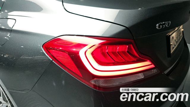 Genesis G70 3.3T Sport Advanced 2018 — фото 23