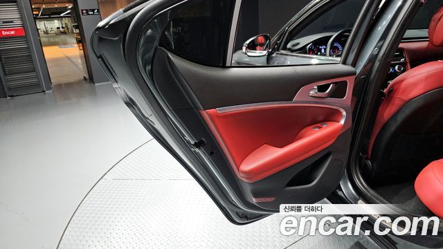 Genesis G70 3.3T Sport Advanced 2018 — фото 25