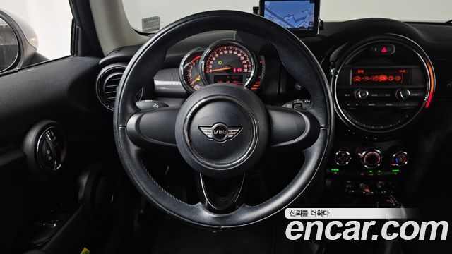 MINI Cooper Standard Third Generation 2016 — фото 13