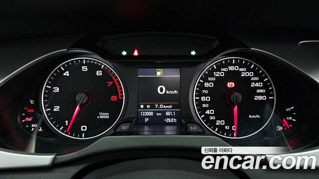 Audi A4 2.0 TFSI B8 2011 — фото 8