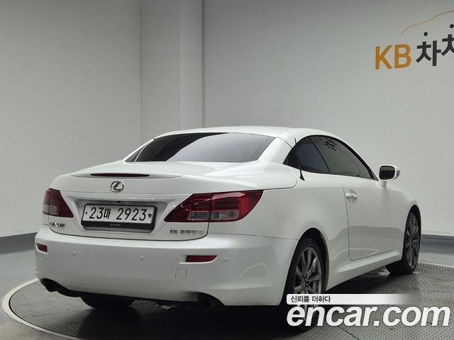 Lexus IS250 2.5 Convertible XE20 2013 — фото 3