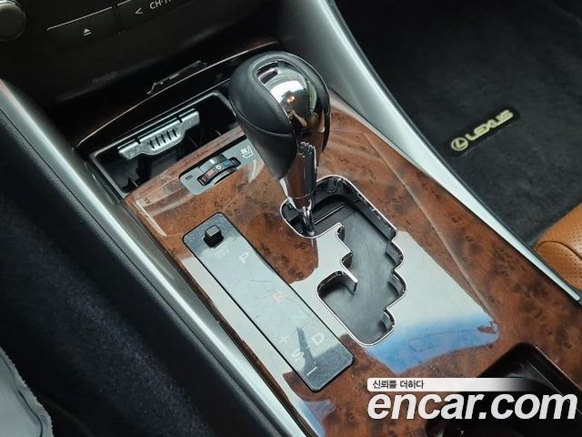 Lexus IS250 2.5 Convertible XE20 2013 — фото 8