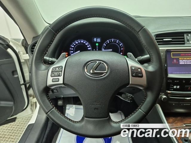 Lexus IS250 2.5 Convertible XE20 2013 — фото 9