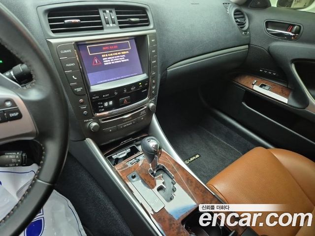 Lexus IS250 2.5 Convertible XE20 2013 — фото 10