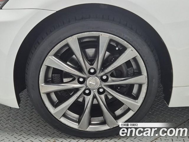 Lexus IS250 2.5 Convertible XE20 2013 — фото 23
