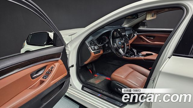 BMW 5 Series (F10) 528i xDrive M Aero Dynamic 2016 — фото 17