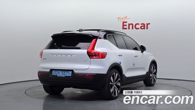 Volvo XC40 Recharge Twin Ultimate 2022 — фото 2