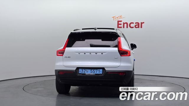 Volvo XC40 Recharge Twin Ultimate 2022 — фото 4