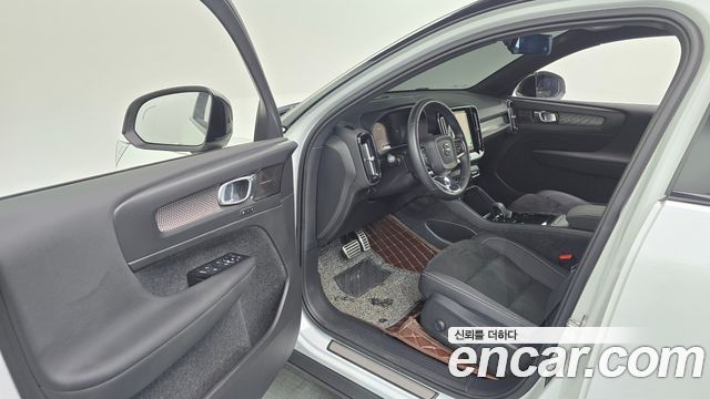 Volvo XC40 Recharge Twin Ultimate 2022 — фото 10