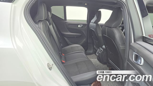 Volvo XC40 Recharge Twin Ultimate 2022 — фото 16