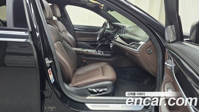 BMW 7 Series (G11) M760Li xDrive 2017 — фото 10
