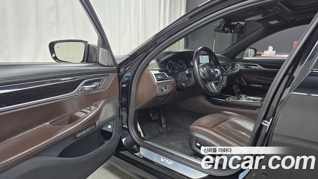BMW 7 Series (G11) M760Li xDrive 2017 — фото 11