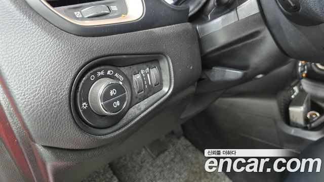 Jeep Renegade 2.4 Longitude 2017 — фото 15