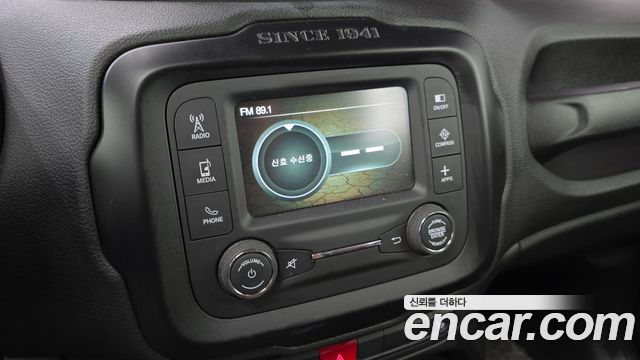 Jeep Renegade 2.4 Longitude 2017 — фото 16