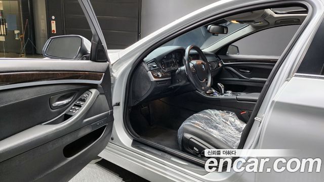 BMW 5 Series (F10) 528i xDrive 2015 — фото 11