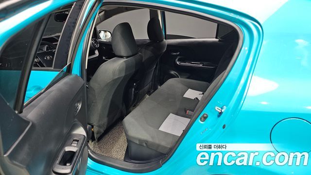 Toyota Prius C 1.5 2019 — фото 11