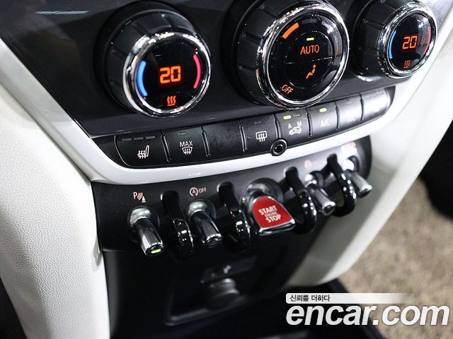 MINI Cooper SD Countryman ALL4 2nd 2019 — фото 15