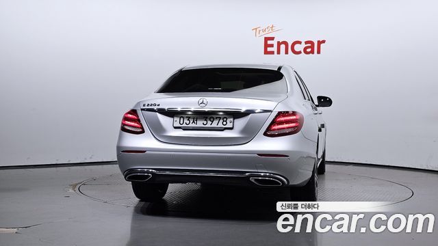 Mercedes-Benz E-Class (W213) E220d Avantgarde 2019 — фото 4
