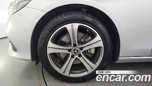 Mercedes-Benz E-Class (W213) E220d Avantgarde 2019 — фото 5