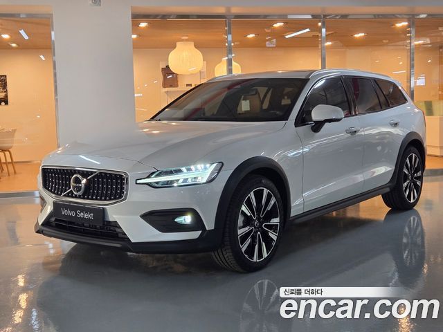 Volvo V60 Cross Country (II) B5 Ultra AWD