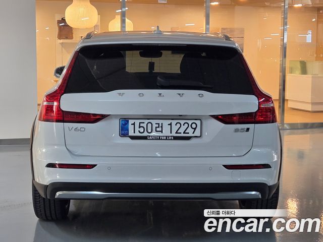 Volvo V60 Cross Country (II) B5 Ultra AWD 2025 — фото 4