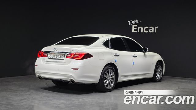 Infiniti Q70 3.7 AWD 2018 — фото 2