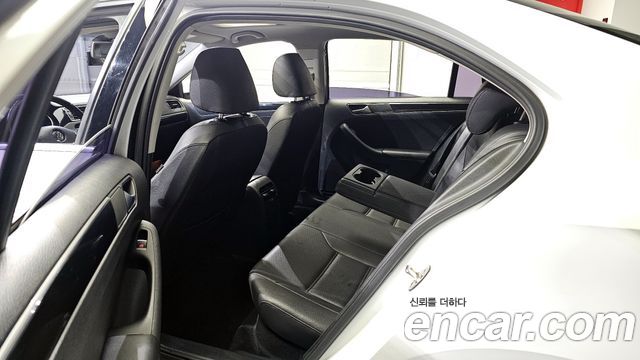 Volkswagen Jetta 2.0 TDI BlueMotion Premium 6th 2015 — фото 11