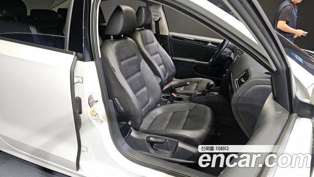 Volkswagen Jetta 2.0 TDI BlueMotion Premium 6th 2015 — фото 12