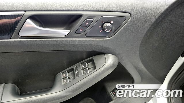 Volkswagen Jetta 2.0 TDI BlueMotion Premium 6th 2015 — фото 14