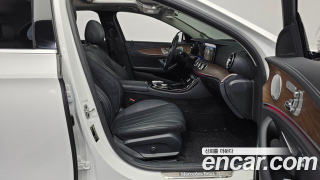 Mercedes-Benz E-Class (W213) E300e 4MATIC Exclusive 2020 — фото 11