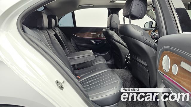 Mercedes-Benz E-Class (W213) E300e 4MATIC Exclusive 2020 — фото 12