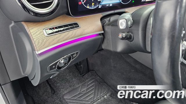 Mercedes-Benz E-Class (W213) E300e 4MATIC Exclusive 2020 — фото 18