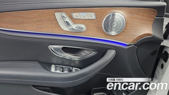 Mercedes-Benz E-Class (W213) E300e 4MATIC Exclusive 2020 — фото 19
