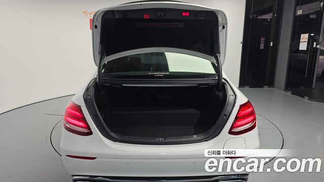 Mercedes-Benz E-Class (W213) E300e 4MATIC Exclusive 2020 — фото 20