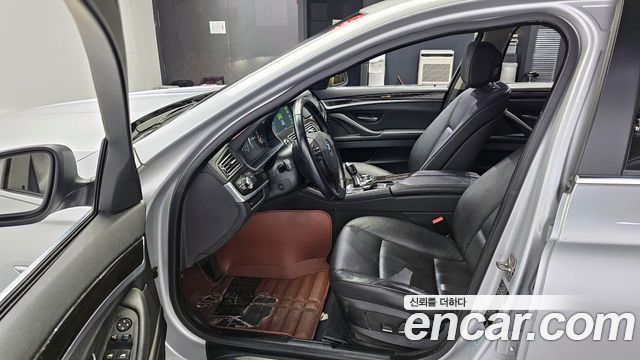 BMW 5 Series (F10) 520d 2011 — фото 10