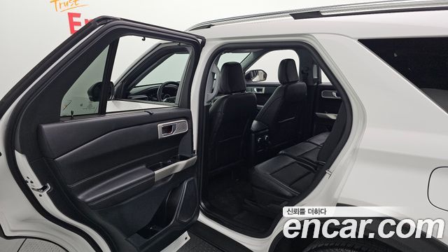 Ford Explorer (VI) 2.3 LimIted 4WD 2023 — фото 12