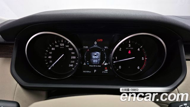 Land Rover Discovery 5 3.0 TD6 HSE 2017 — фото 8