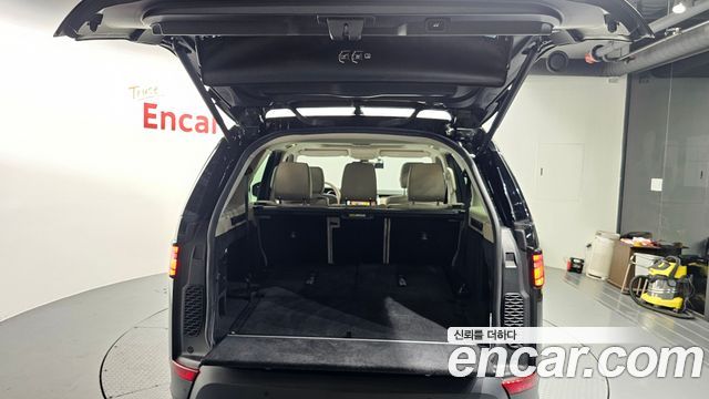 Land Rover Discovery 5 3.0 TD6 HSE 2017 — фото 24