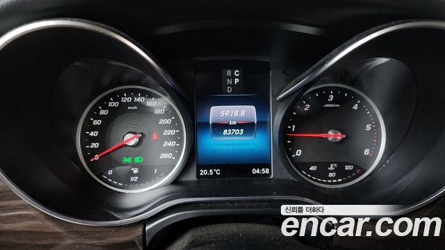 Mercedes-Benz V-Class V300 CDI W447 2022 — фото 8