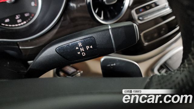Mercedes-Benz V-Class V300 CDI W447 2022 — фото 9