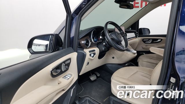 Mercedes-Benz V-Class V300 CDI W447 2022 — фото 10