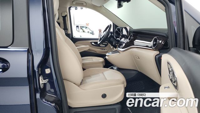 Mercedes-Benz V-Class V300 CDI W447 2022 — фото 11