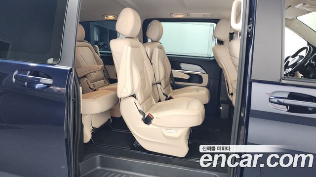 Mercedes-Benz V-Class V300 CDI W447 2022 — фото 12