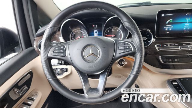 Mercedes-Benz V-Class V300 CDI W447 2022 — фото 13