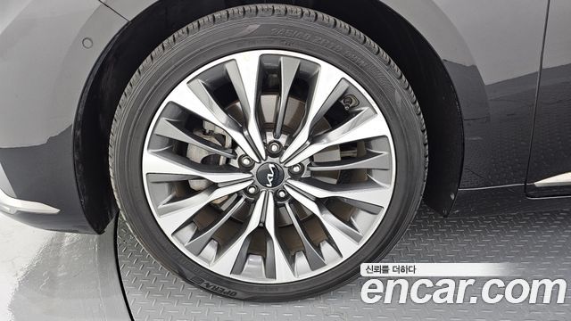 Kia K8 2.5 Gasoline 2WD Noblesse 2023 — фото 5