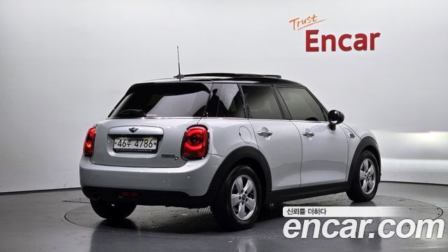 MINI Cooper D 5Door Mid 3rd 2015 — фото 2