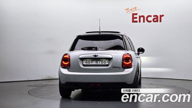 MINI Cooper D 5Door Mid 3rd 2015 — фото 4