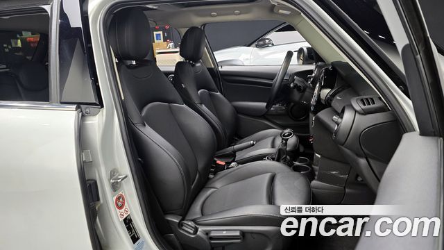 MINI Cooper D 5Door Mid 3rd 2015 — фото 10