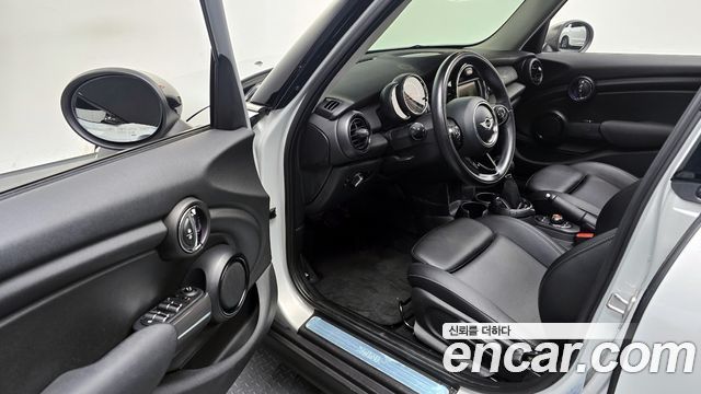 MINI Cooper D 5Door Mid 3rd 2015 — фото 11