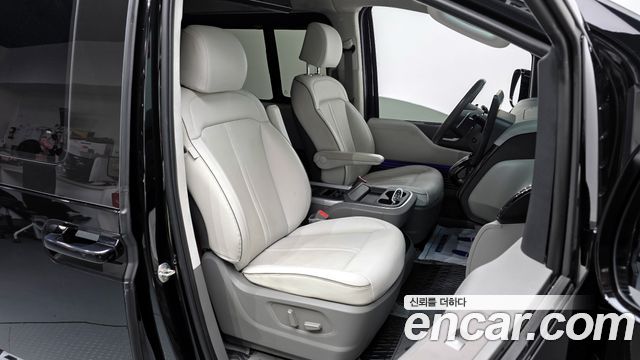 Hyundai Staria 4WD Lounge 9-Seater Limousine 2023 — фото 10